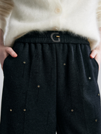 Thick, straight-leg trousers with wide legs – a new autumn/winter model made of jacquard fabric. Suitable for petite women; come with elastic waists.