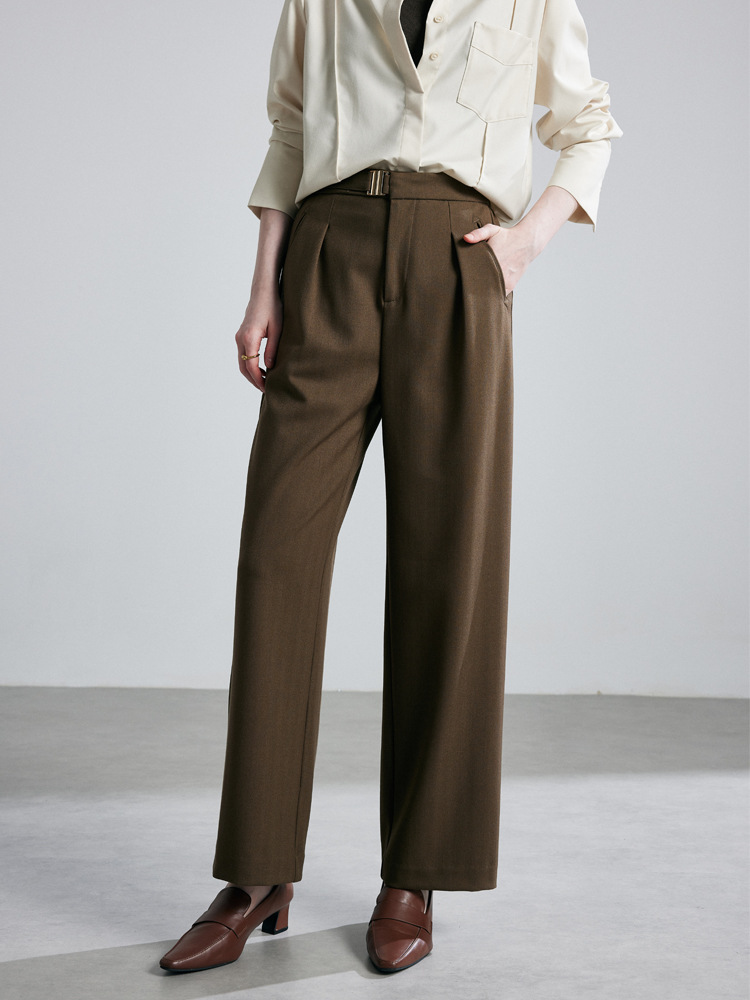 New autumn/winter style casual wide-leg pants for women. These pants feature elastic waists that help slim the figure and make them extremely versatile for daily wear. High-quality women’s trousers.