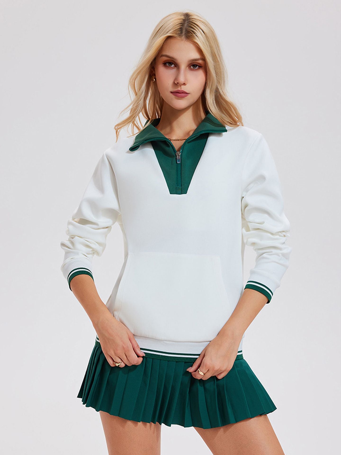 American-style sweatshirt for women – a stylish, casual garment with a vintage design, patchwork patterns, a turned-up collar, and long sleeves, perfect for autumn and winter.