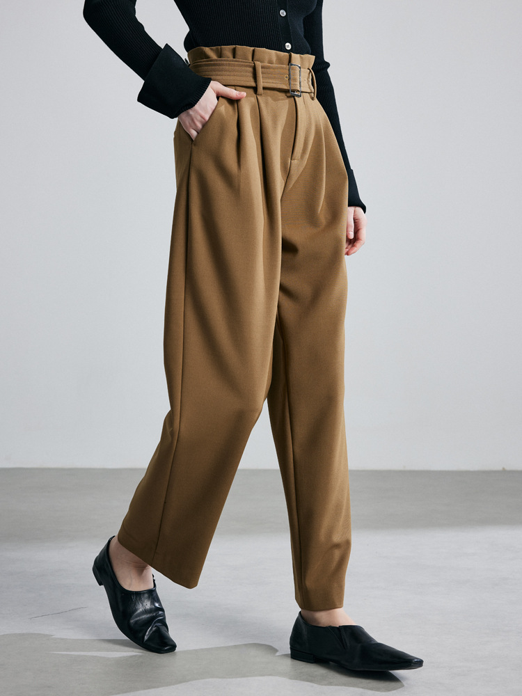 High-waisted, straight-leg trousers for women – a new autumn/winter style that exudes elegance and is perfect for any occasion, helping to slim the figure.