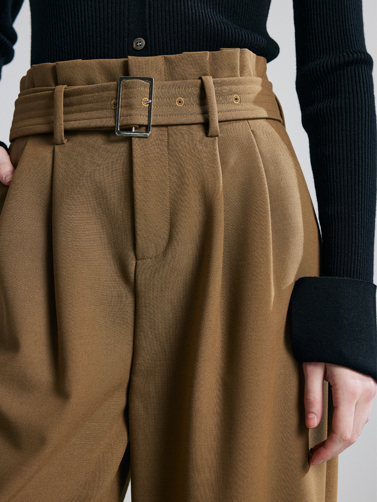 High-waisted, straight-leg trousers for women – a new autumn/winter style that exudes elegance and is perfect for any occasion, helping to slim the figure.