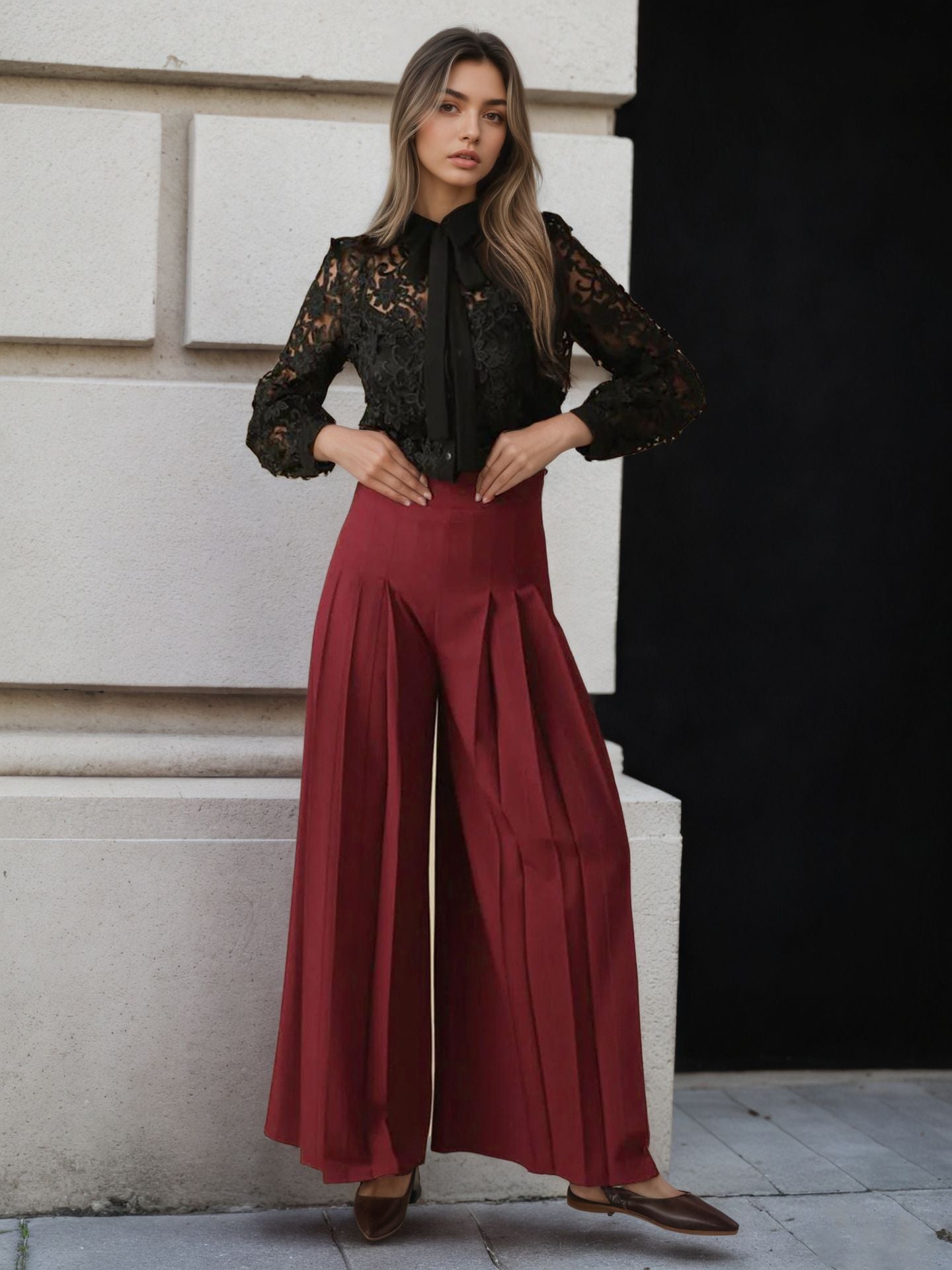 Fashionable, solid-colored high-waisted pants with pleated designs that help to slim the figure and enhance the appearance of the legs.