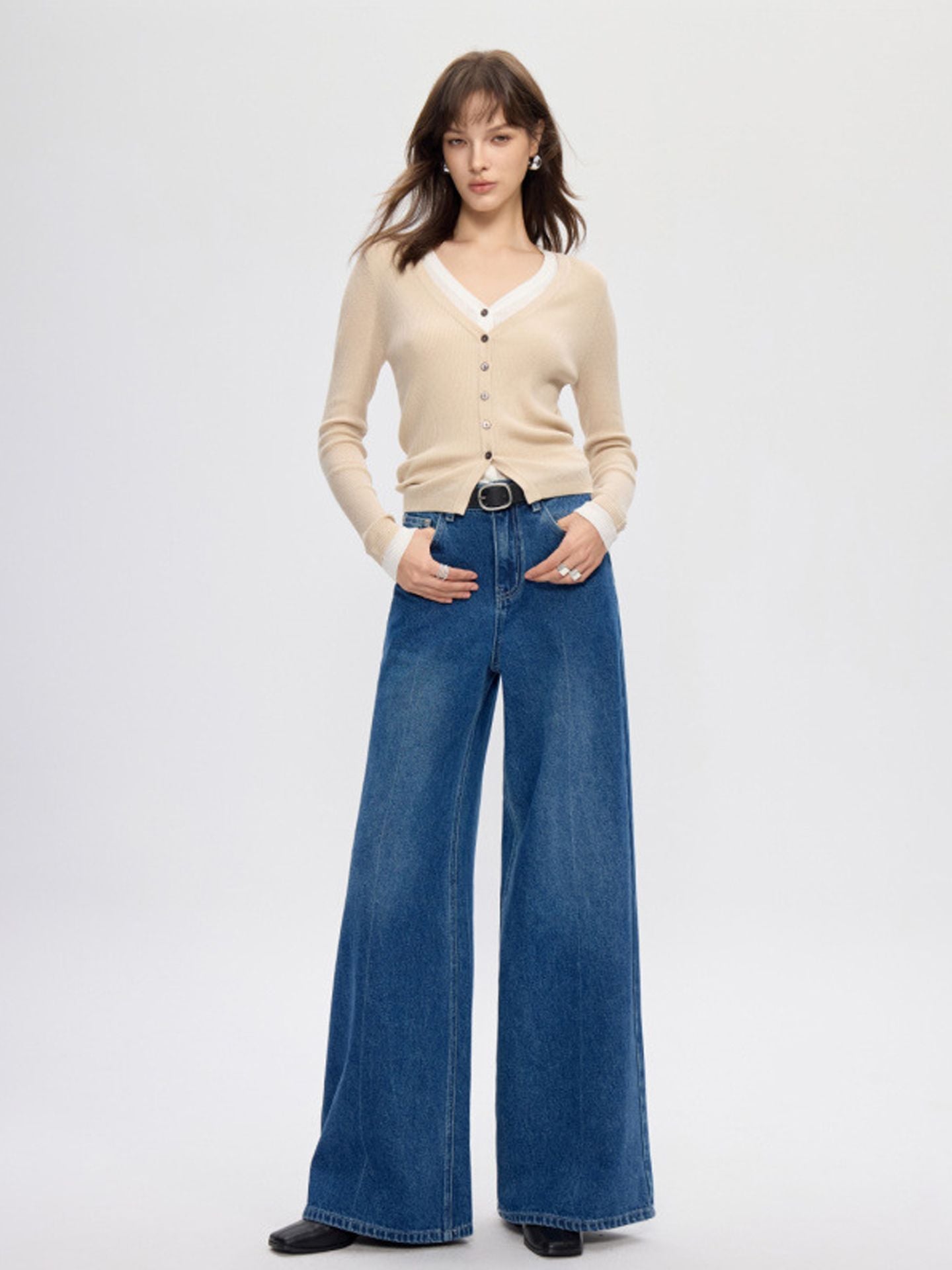 Fluffy, slimming high-waisted jeans for autumn and winter – women’s version, made of pure cotton, featuring a loose, straight fit.