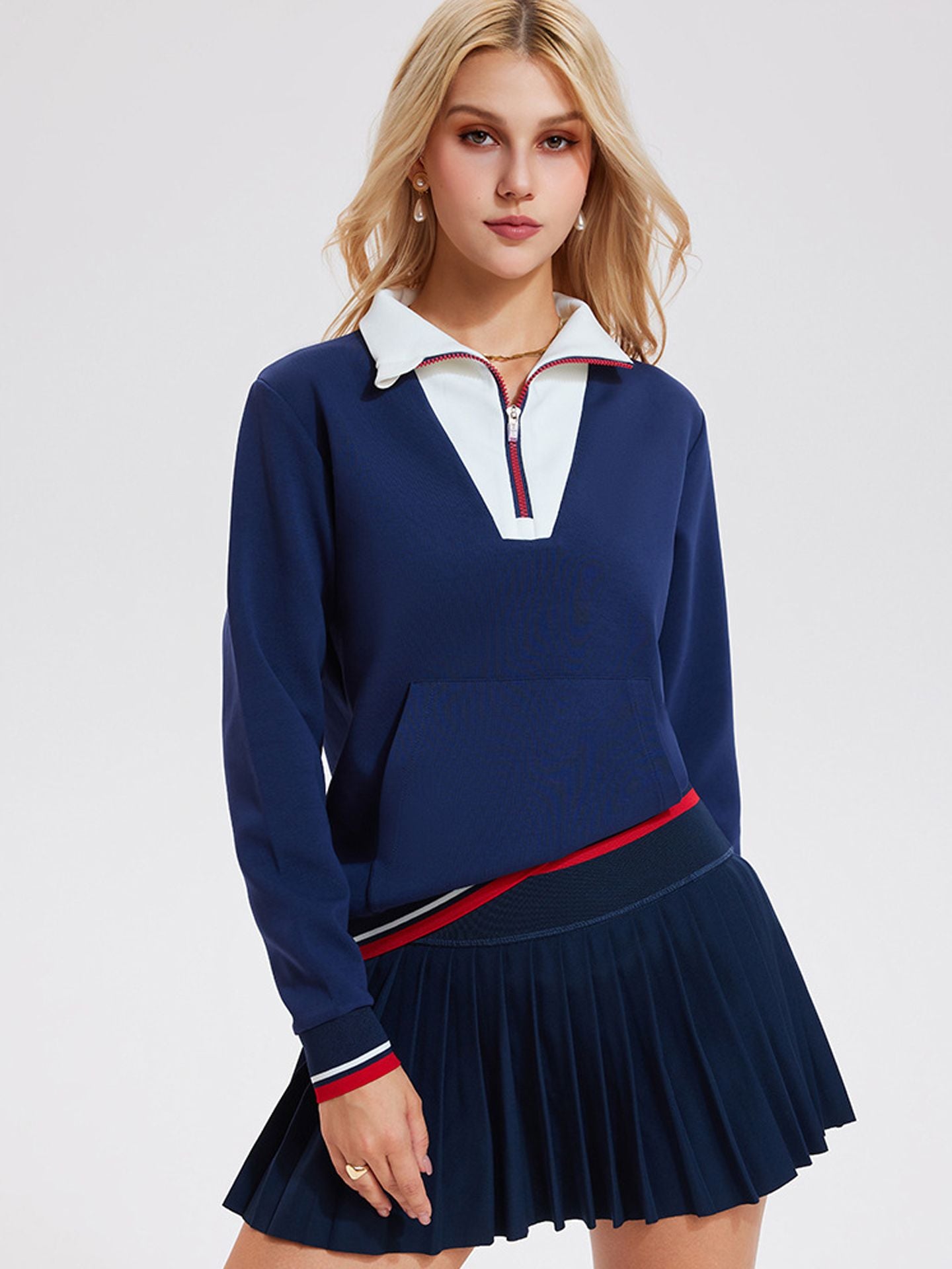 American-style sweatshirt for women – a stylish, casual garment with a vintage design, patchwork patterns, a turned-up collar, and long sleeves, perfect for autumn and winter.