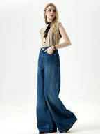 Retro, fluffy, and loose-fitting wide-leg jeans for women – perfect for autumn and winter. These ultra-soft, high-waisted jeans are designed to slim the figure and have a flattering, floor-length silhouette.