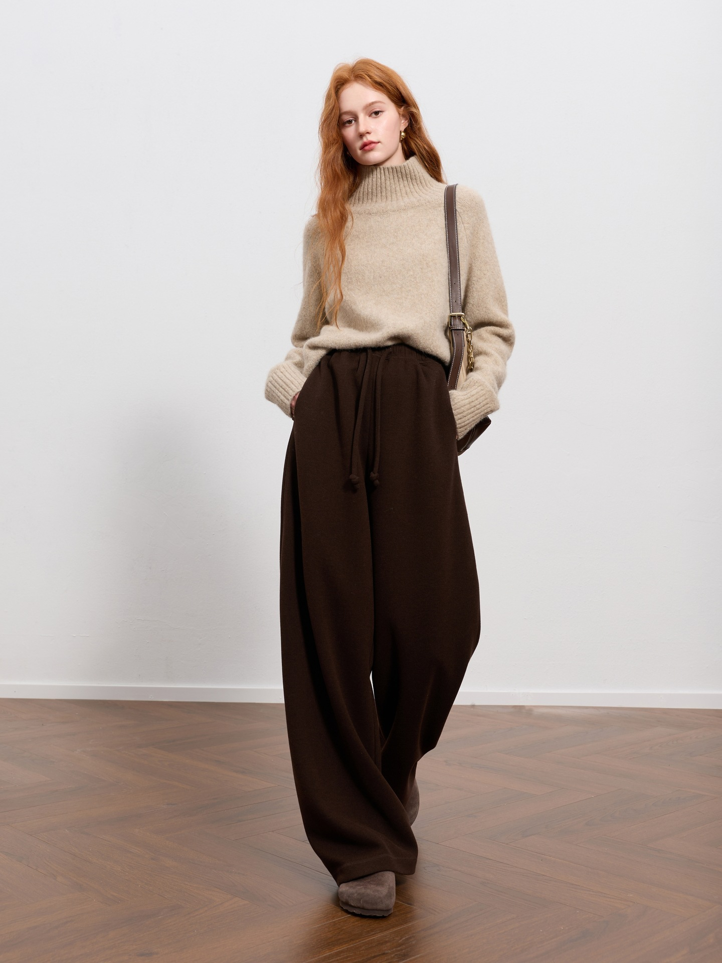 New long woolen trousers for autumn and winter – elastic, high-waisted, wide-leg designs; perfect for girls.