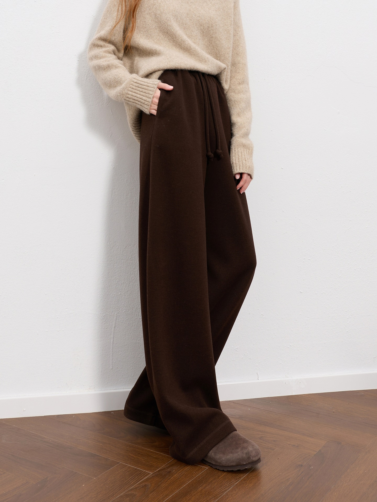 New long woolen trousers for autumn and winter – elastic, high-waisted, wide-leg designs; perfect for girls.