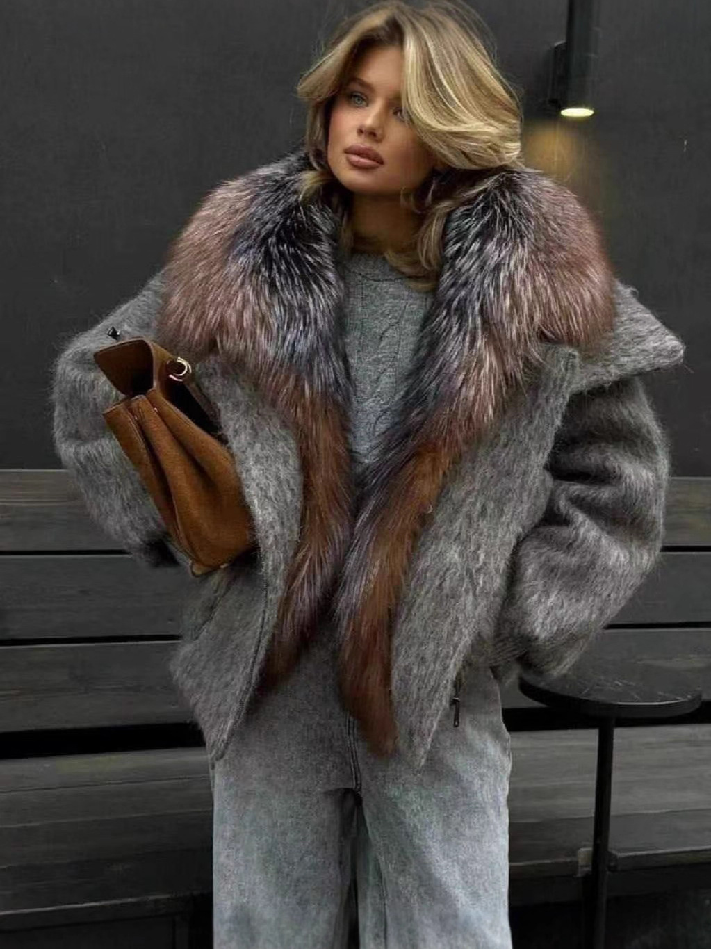 New high-end luxury cashmere and fur down jacket with large fur collar, short style, thick coat for women.