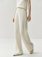 Cashmere wide-leg pants for women – these long, side-braided pants in solid colors are the latest autumn/winter trend. They feature a straight cut.