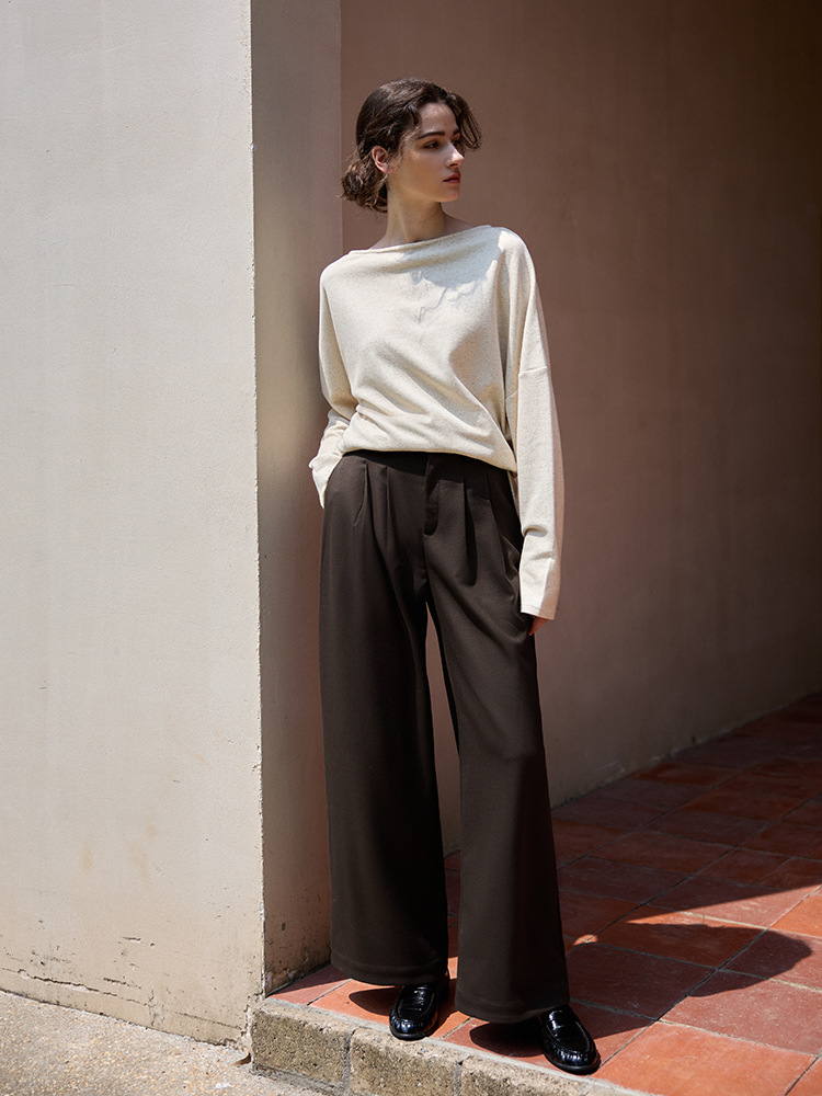 New autumn/winter woolen straight-leg trousers for women – high-waisted, pleated, stylish, and warm.