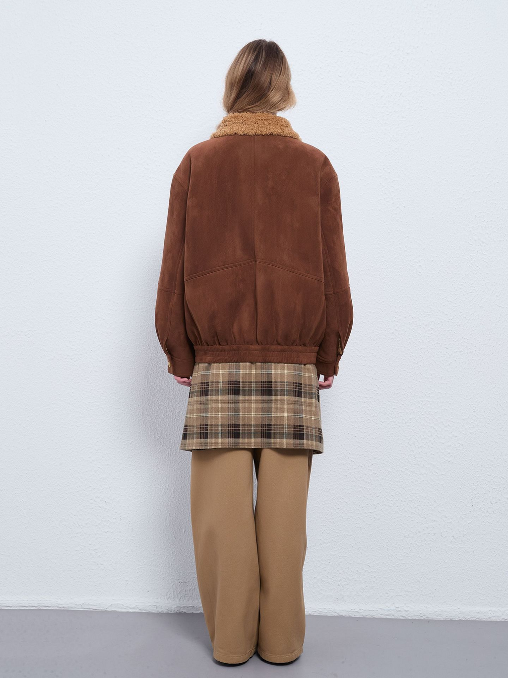Women’s thickened jacket made of wool, suede, and velvet, all combined into one material.