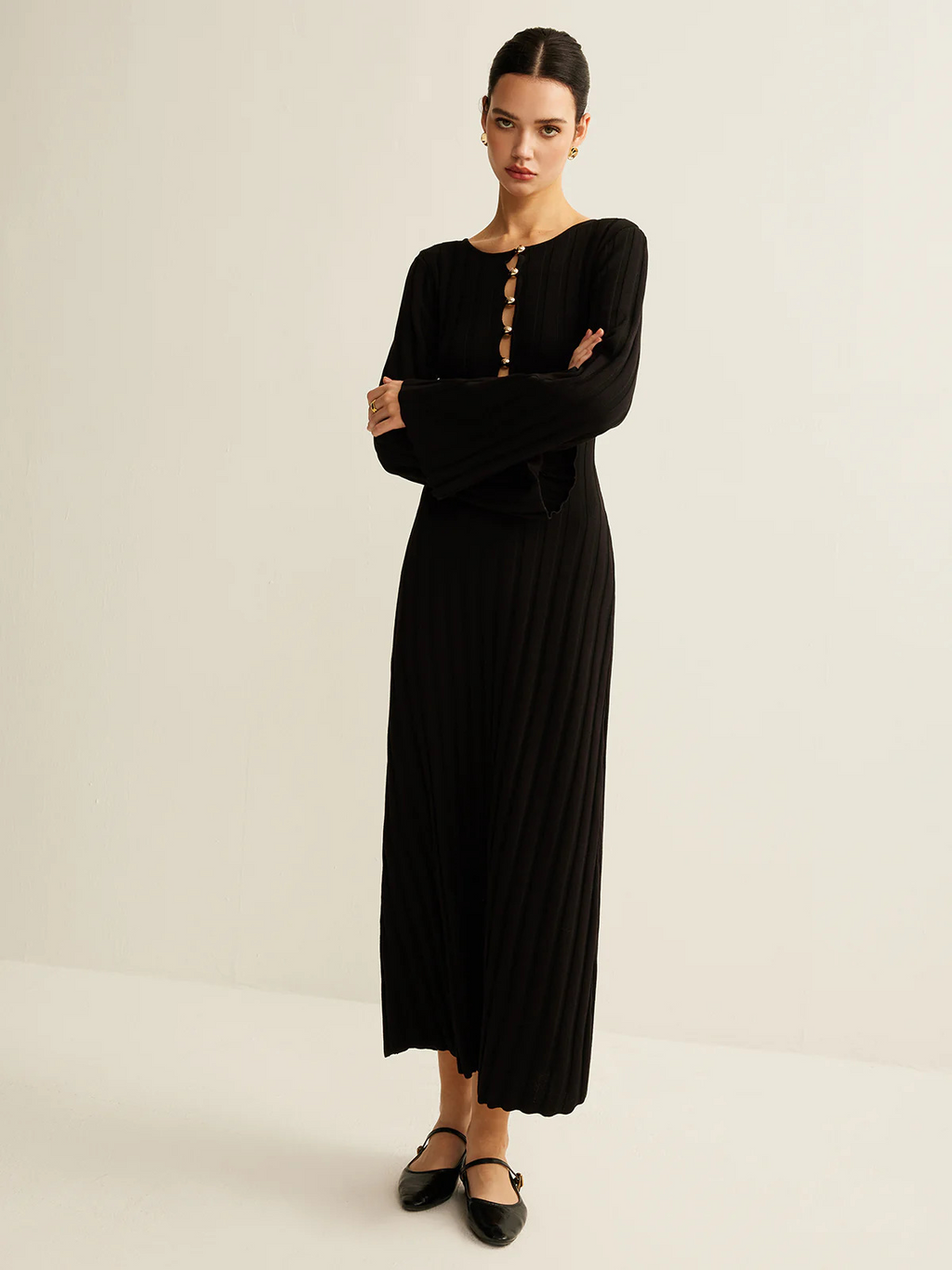 New autumn/winter fashion dress with a stylish, buttoned V-neck and knitted design, perfect for everyday wear.