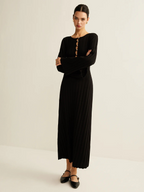 New autumn/winter fashion dress with a stylish, buttoned V-neck and knitted design, perfect for everyday wear.