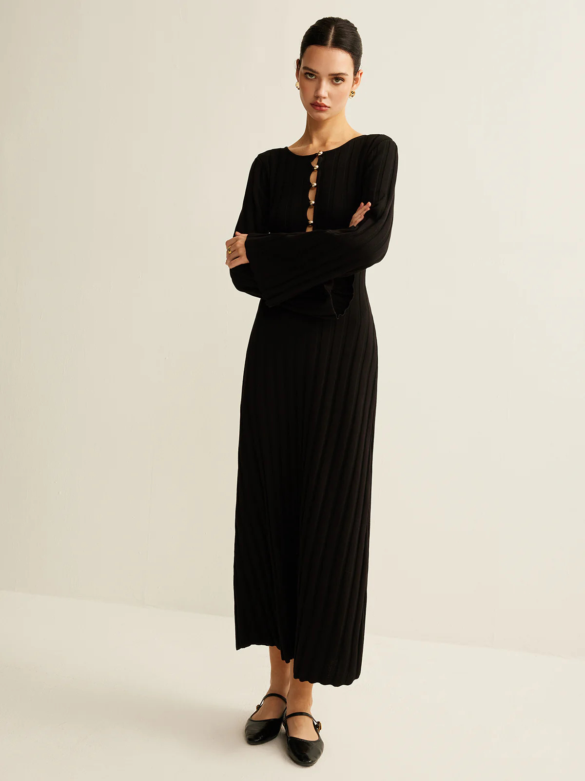 New autumn/winter fashion dress with a stylish, buttoned V-neck and knitted design, perfect for everyday wear.