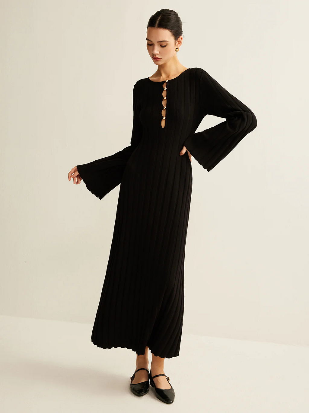 New autumn/winter fashion dress with a stylish, buttoned V-neck and knitted design, perfect for everyday wear.