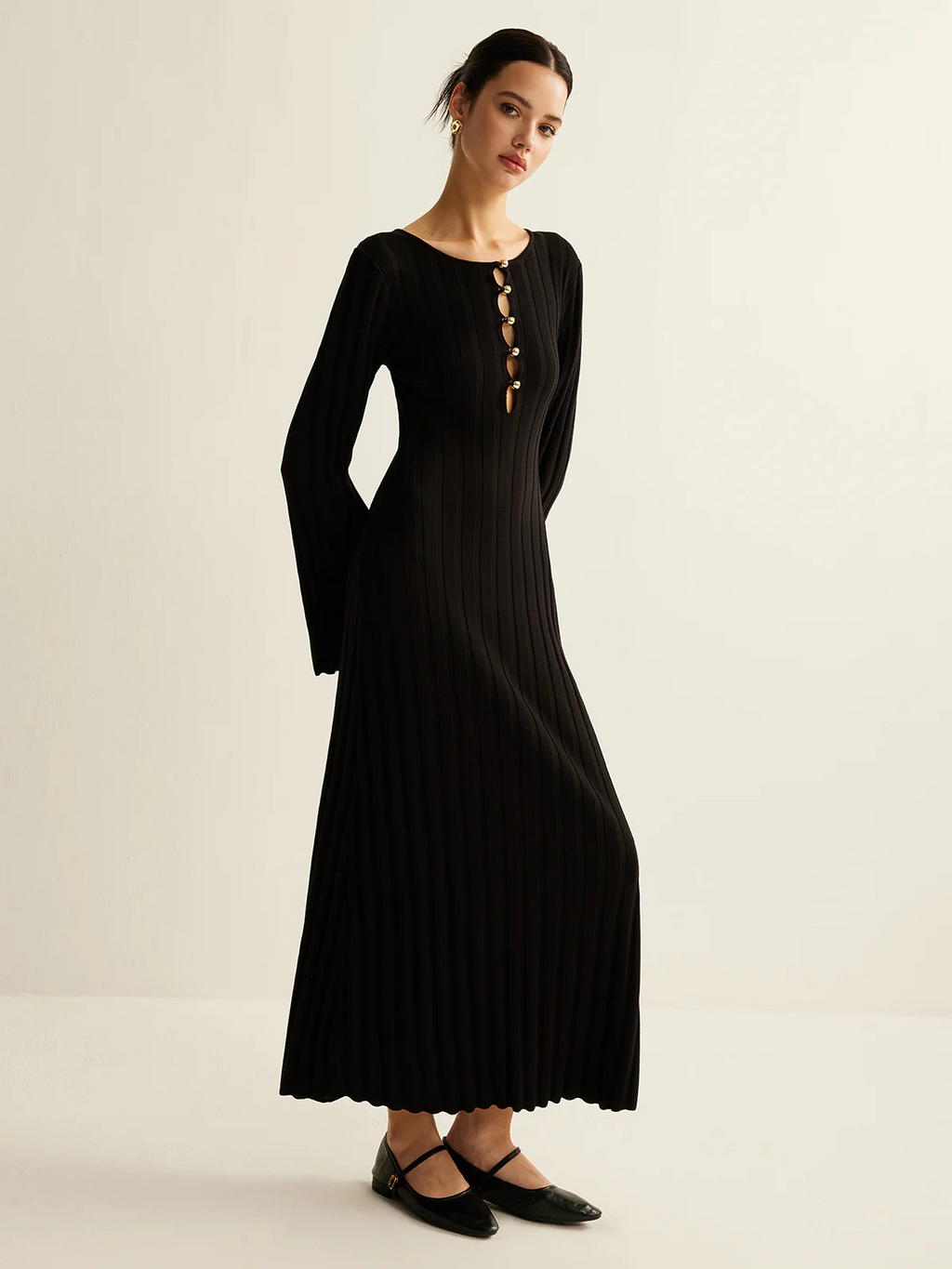 New autumn/winter fashion dress with a stylish, buttoned V-neck and knitted design, perfect for everyday wear.