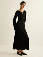 New autumn/winter fashion dress with a stylish, buttoned V-neck and knitted design, perfect for everyday wear.