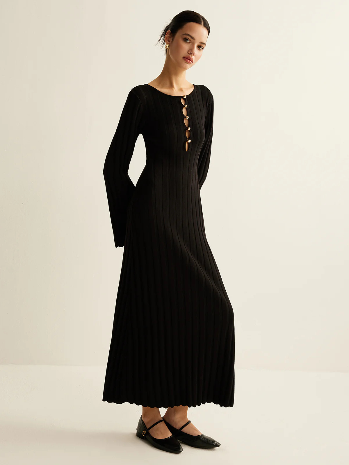 New autumn/winter fashion dress with a stylish, buttoned V-neck and knitted design, perfect for everyday wear.