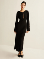 New autumn/winter fashion dress with a stylish, buttoned V-neck and knitted design, perfect for everyday wear.
