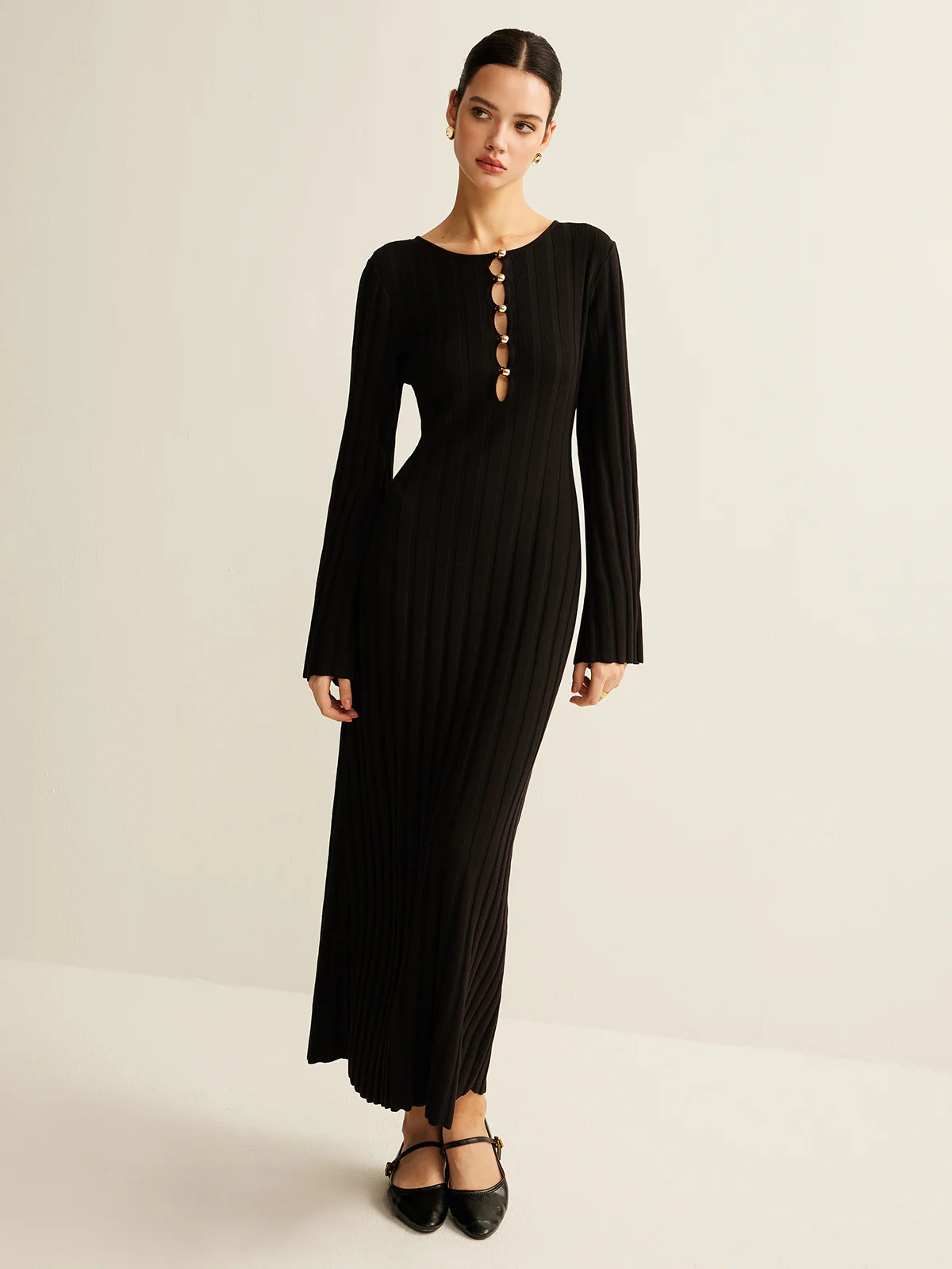 New autumn/winter fashion dress with a stylish, buttoned V-neck and knitted design, perfect for everyday wear.