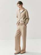 Casual, slimming cashmere set with double-zippered cuffs – suitable for autumn and winter.