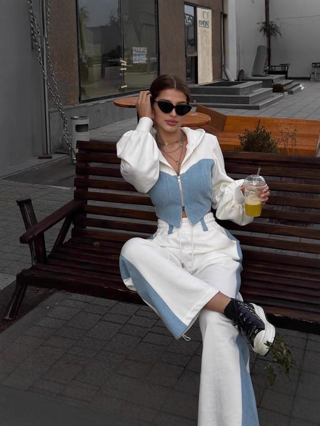 Fashionable and casual hoodie set – consisting of a denim jacket with a hood and a pair of trousers, available as a two-piece set for women.