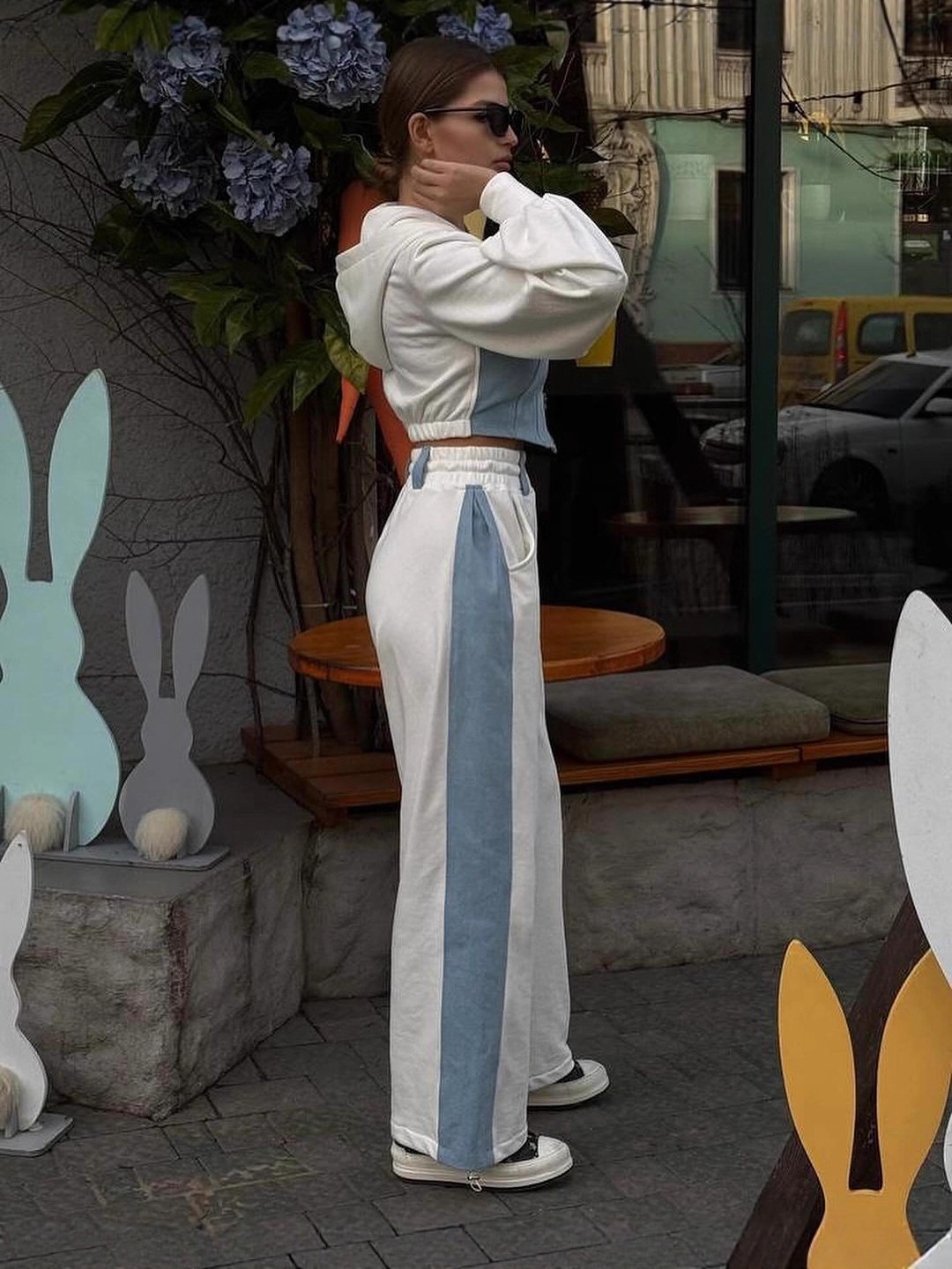 Fashionable and casual hoodie set – consisting of a denim jacket with a hood and a pair of trousers, available as a two-piece set for women.