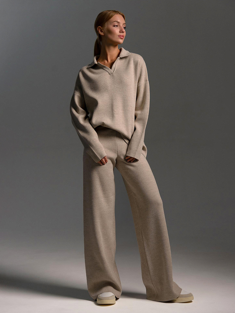 Knitwear set: Autumn/winter sweater set consisting of a knitted sweater and wide-leg trousers, available as a two-piece set.