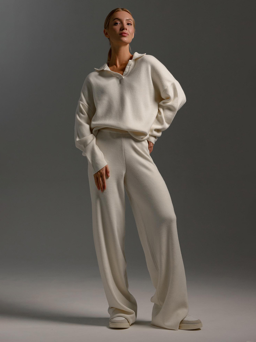 Knitwear set: Autumn/winter sweater set consisting of a knitted sweater and wide-leg trousers, available as a two-piece set.