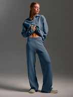 Knitwear set: Autumn/winter sweater set consisting of a knitted sweater and wide-leg trousers, available as a two-piece set.
