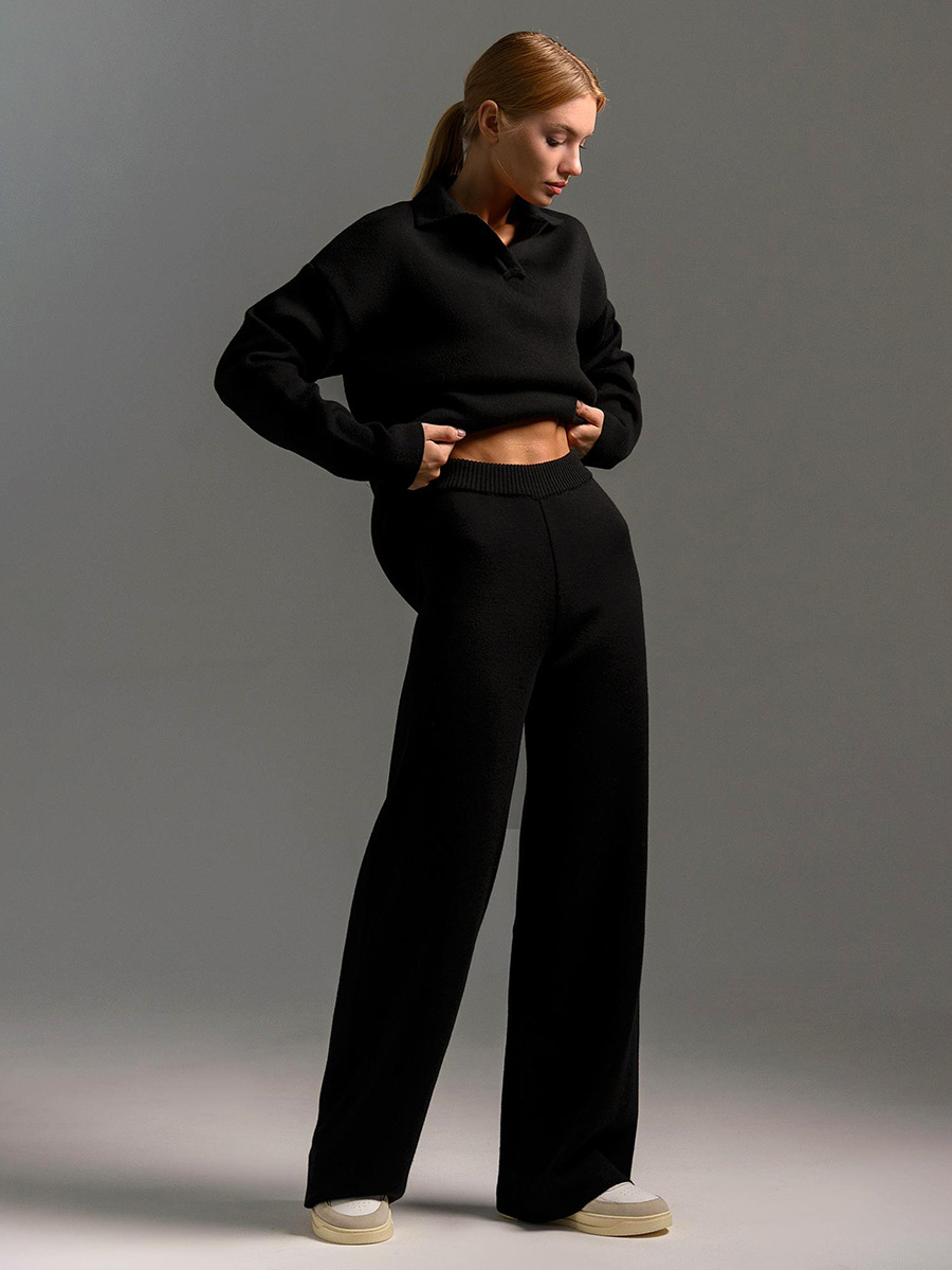 Knitwear set: Autumn/winter sweater set consisting of a knitted sweater and wide-leg trousers, available as a two-piece set.