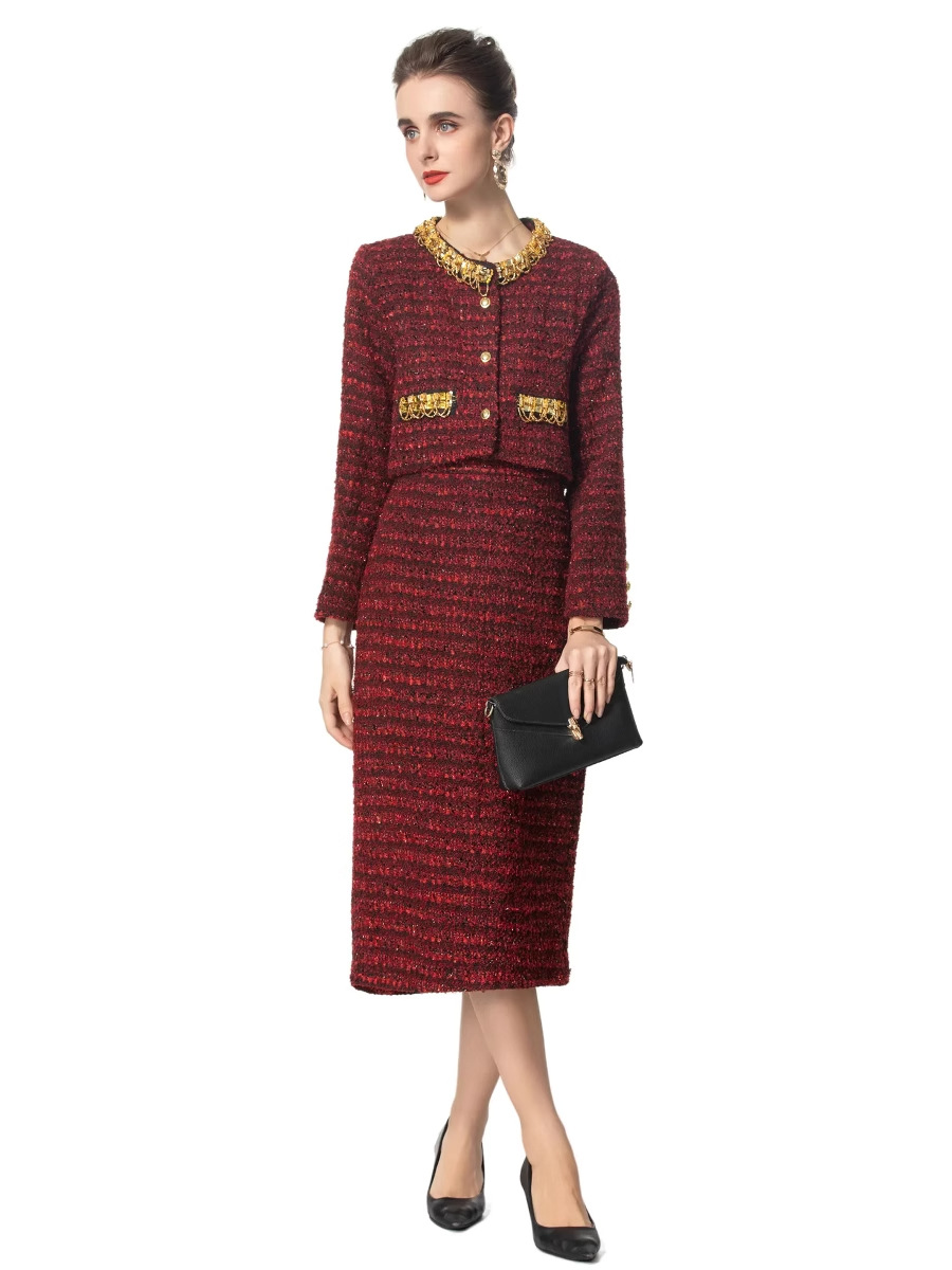 New women’s autumn/winter coat in a stylish red color – available as a stylish two-piece set.