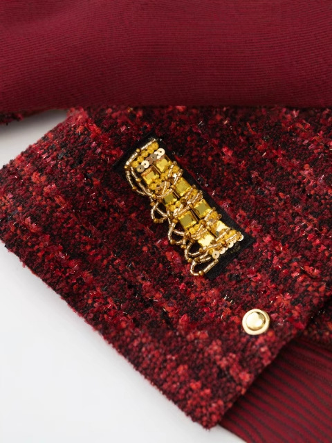 New women’s autumn/winter coat in a stylish red color – available as a stylish two-piece set.