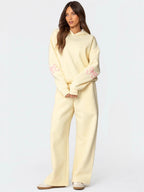 A stylish and casual autumn/winter outfit for women – consisting of a soft, fluffy sweater with a round neckline, as well as straight-leg trousers with elastic waists. The set is perfect for a relaxed and comfortable look.